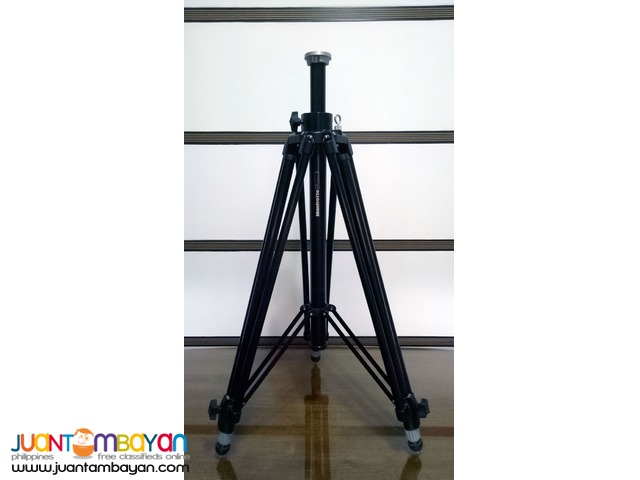 MANFROTTO 028B TRIMAN CAMERA TRIPOD WITH GEARED CENTER COLUMN