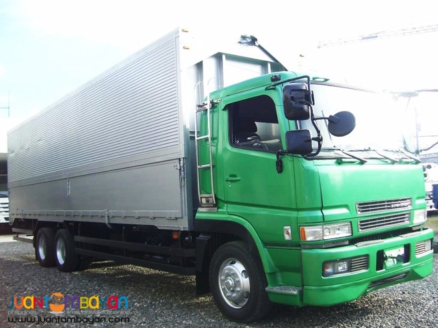 10 Wheeler HOWO Wing Van Truck