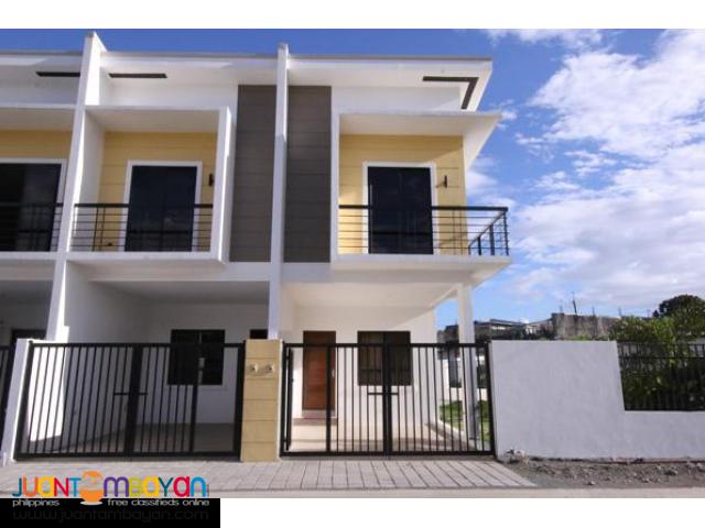 PH387 Townhouse in San Bartolome for Sale at 3.950M