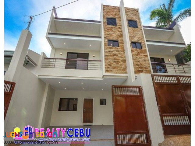 RFO 4 BR OVERLOOKING HOUSE AT WHITE HILLS BANAWA, CEBU CITY