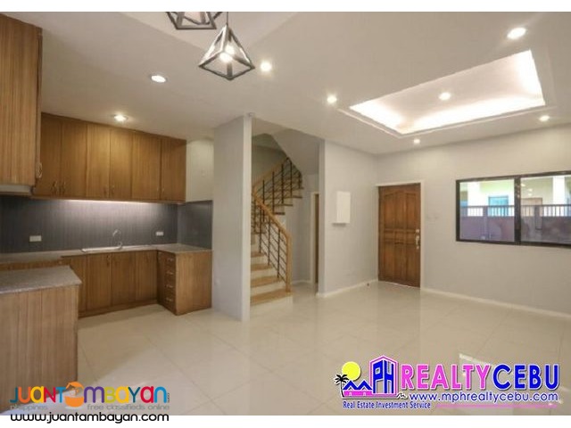 RFO 4 BR OVERLOOKING HOUSE AT WHITE HILLS BANAWA, CEBU CITY