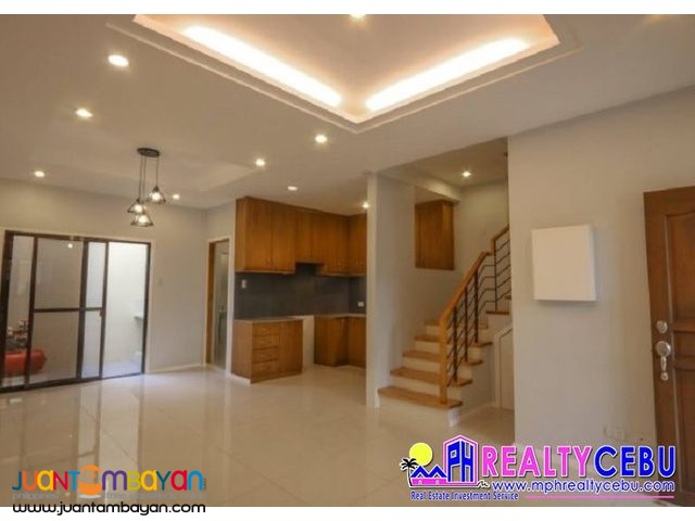 RFO 4 BR OVERLOOKING HOUSE AT WHITE HILLS BANAWA, CEBU CITY