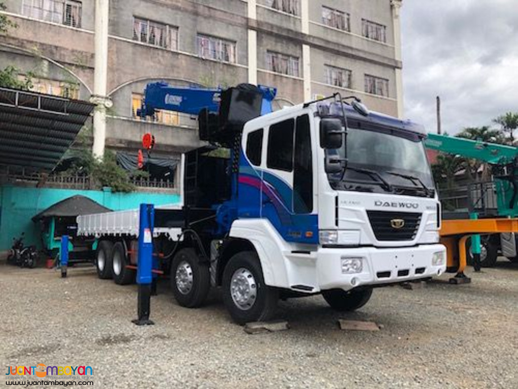 BOOM TRUCK 15 TONS fOR SALE