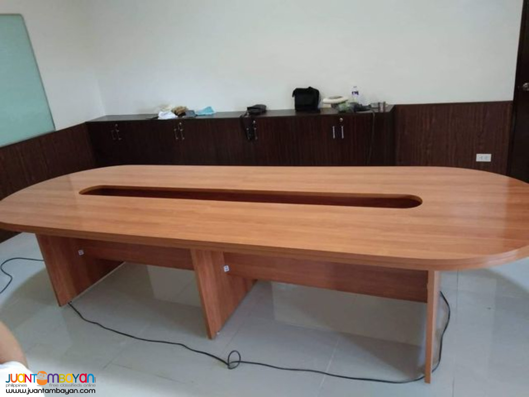 OVAL CONFERENCE TABLE