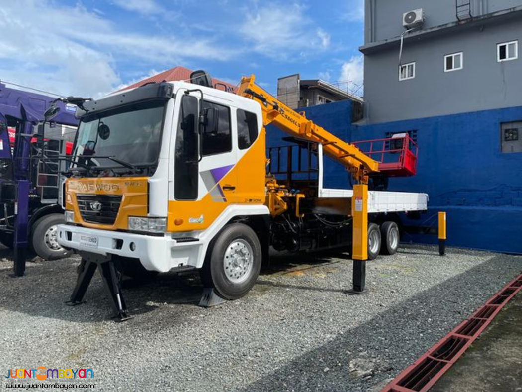 10 wheeler boom truck with 7 tons crane