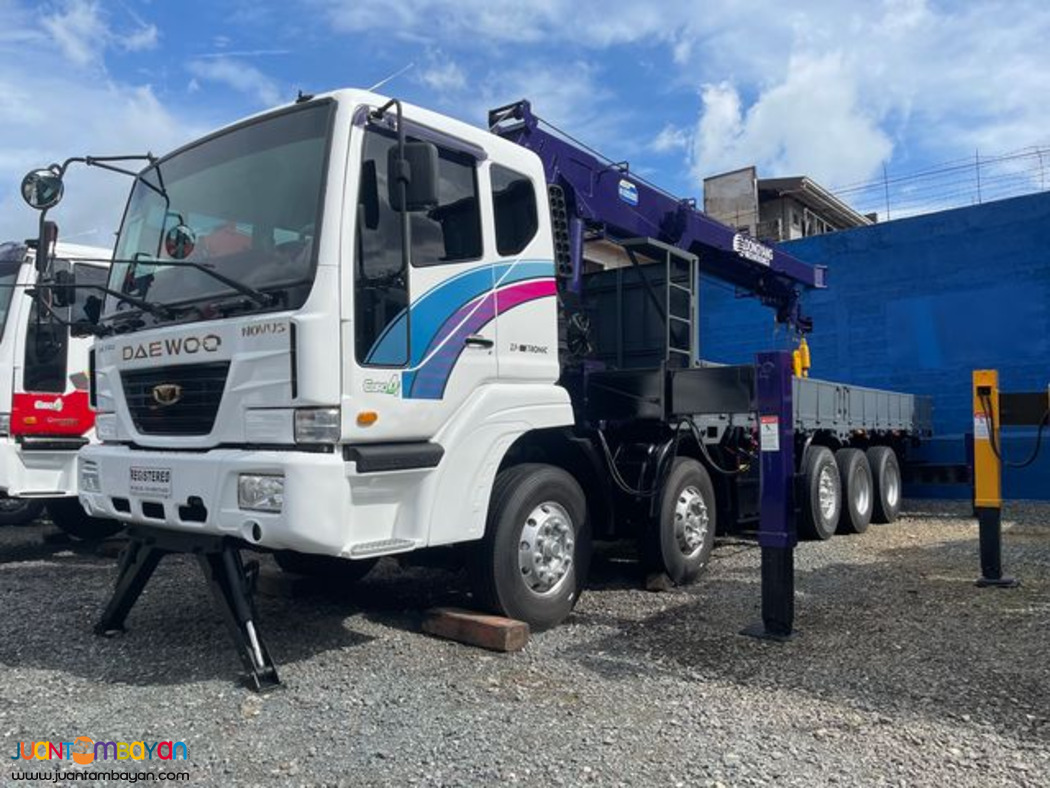 Boom truck with 15 tons crane