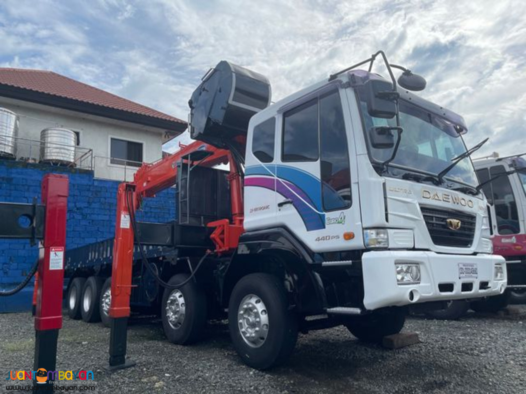 BOOM TRUCK FOR SALE - 15 tons