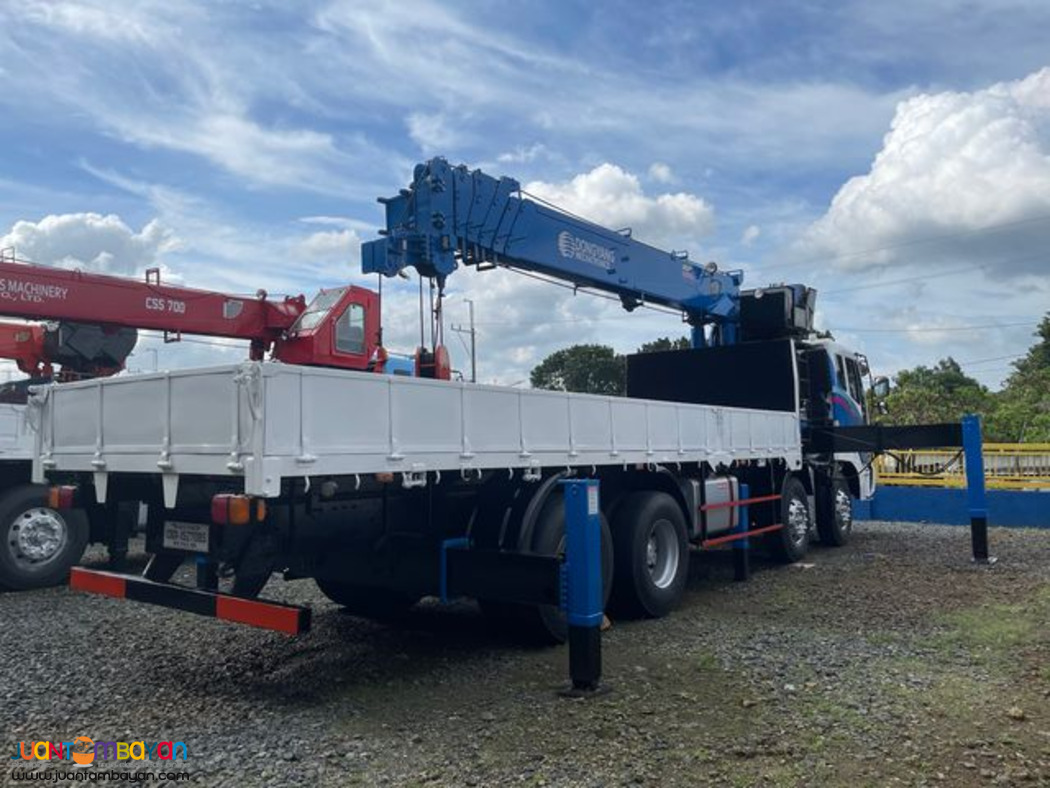 BOOM TRUCK 15 TONNER