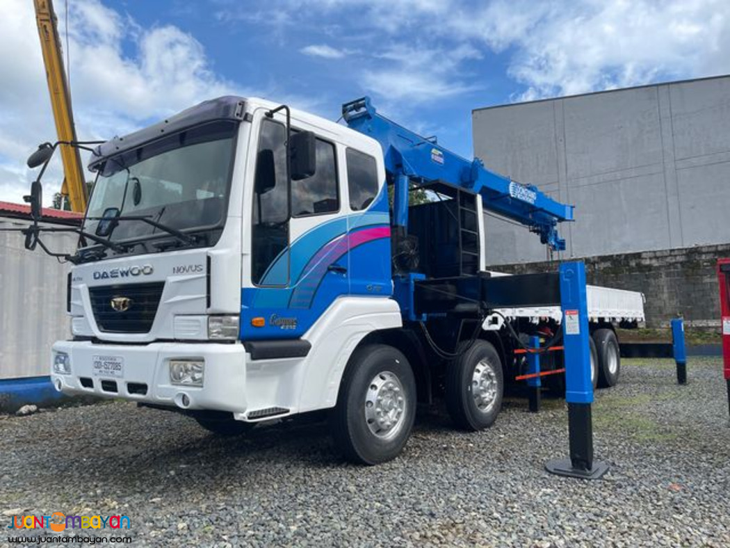 BOOM TRUCK 15 TONNER