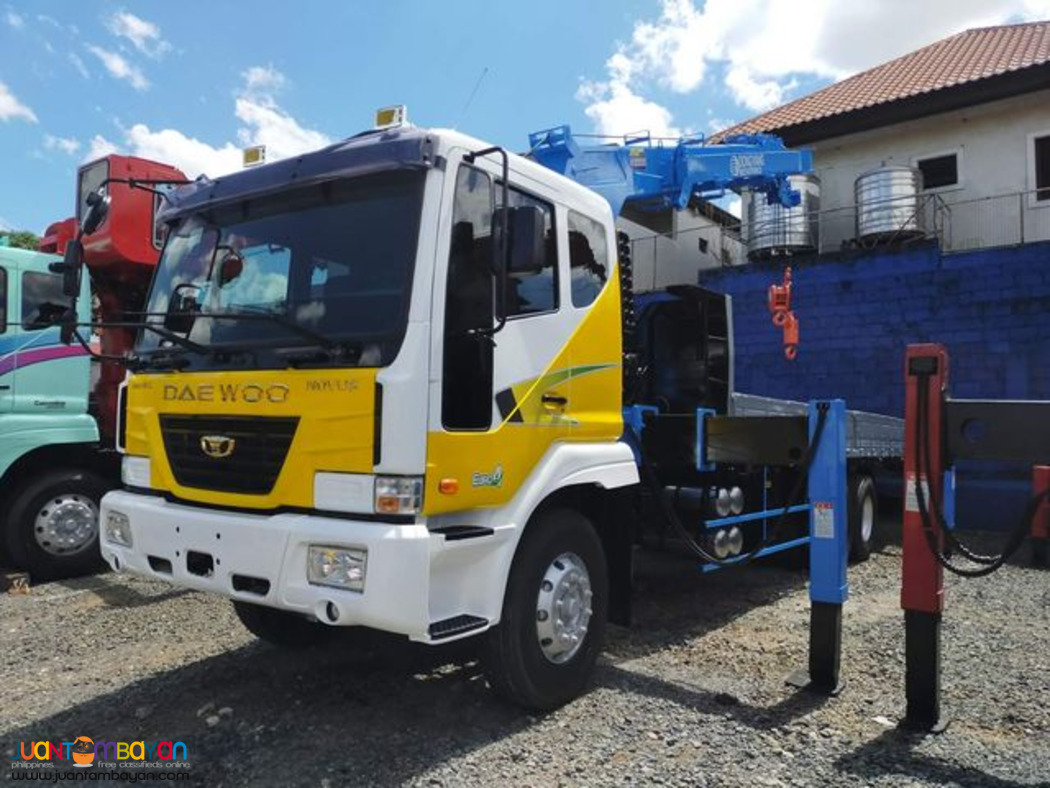 Daewoo 10 tons Boom Truck with Dongyang SS2515 Crane Model EURO 4