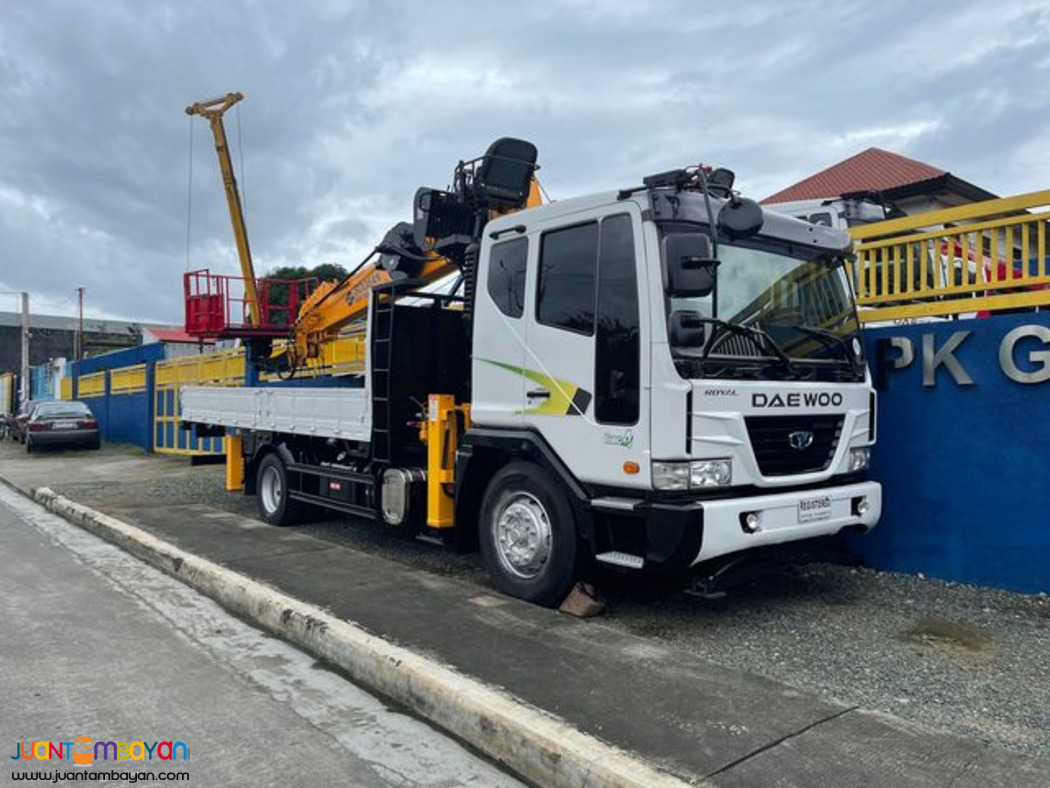 Boom truck 7 tons crane