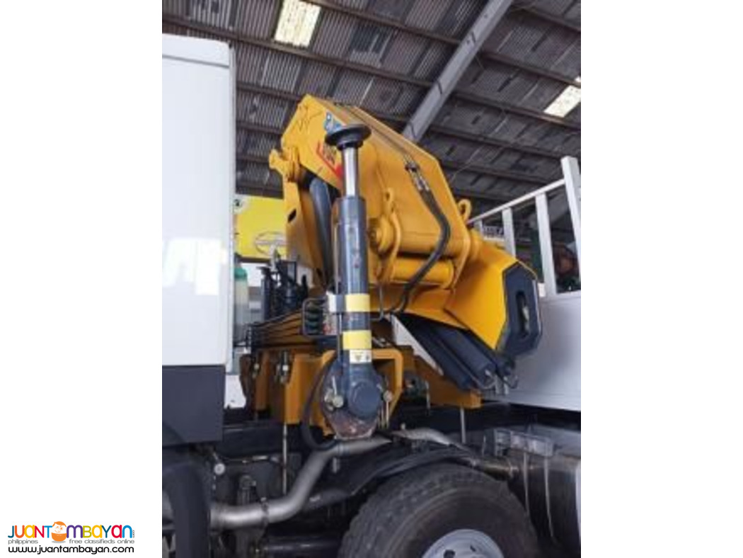 howo a7 euro4 boom truck, knuckle type boom 16-tons capacity