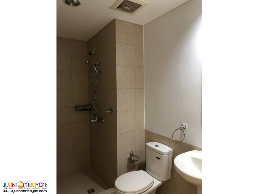 Taguig BGC Studio unit w/ 1 parking for sale at Icon Tower