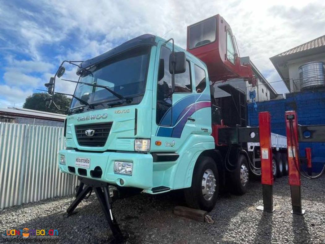 2019 Daewoo 19 tonner boom truck/ cargo crane truck for sale!!